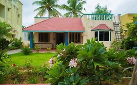 Brundha Homestay Villa With Garden